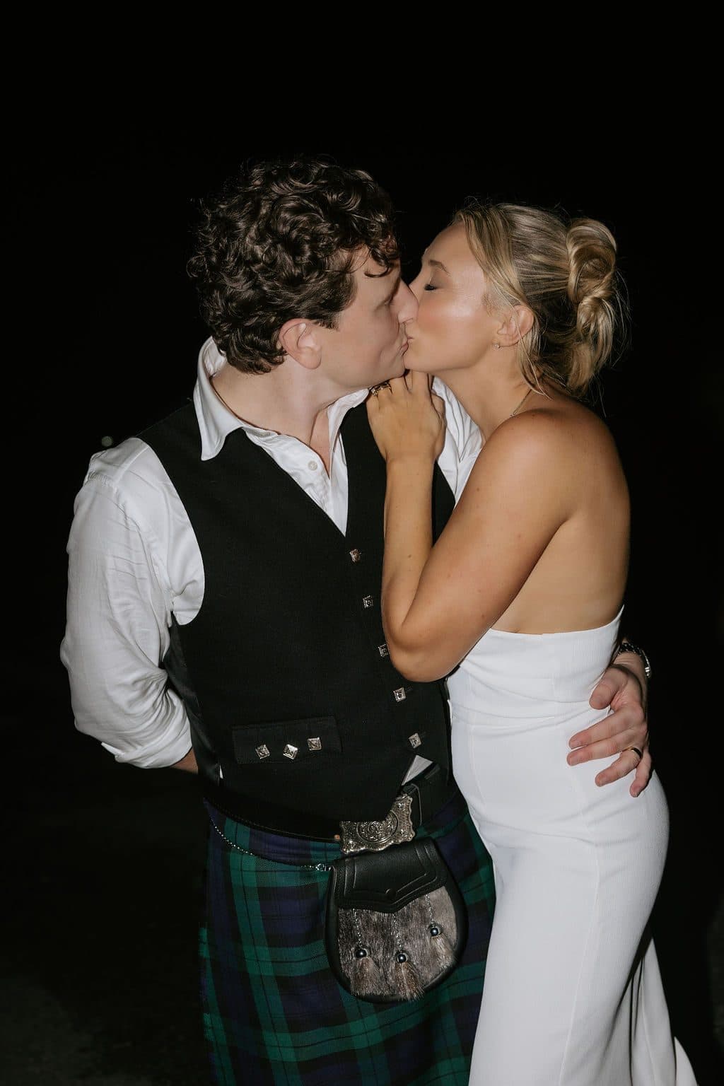 Anna and Calum kissing outside The Pavilion at the end of the night
