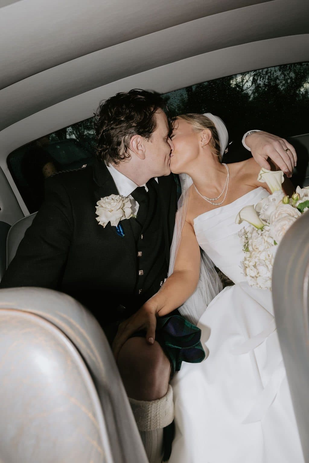 Anna and Calum kissing in the back seat of the Rolls-Royce