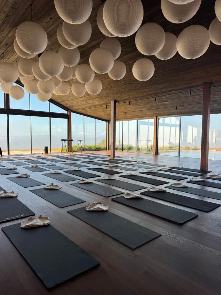 Corporate, leadership and wellness retreats designed for meaningful connection.